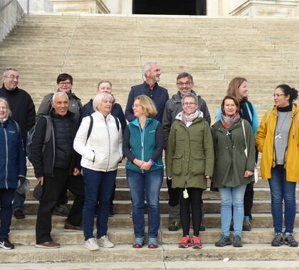 Lehrer vor der Befreiungshalle
